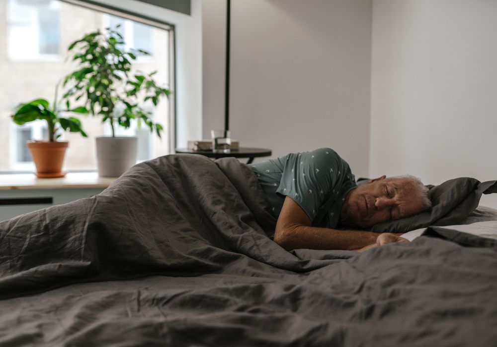 Addressing Sleep Apnea in Seniors: Signs, Treatments, and Home Adjustments