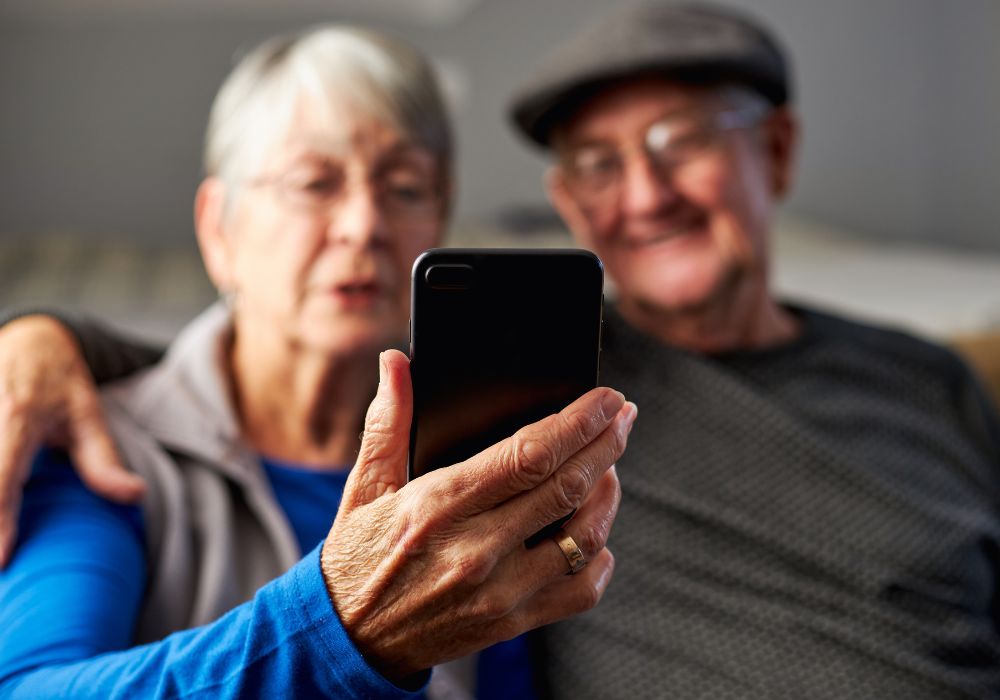 Best Digital Tools to Help Seniors Stay Independent